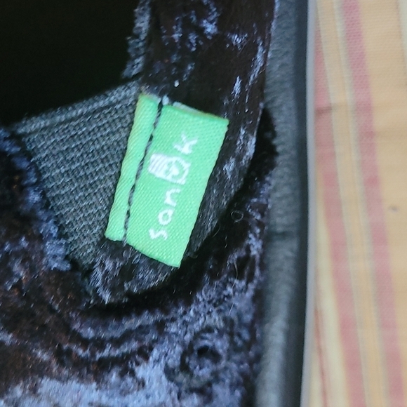 Sanuk Donna Cruz Black Crushed Velvet Slip on. Size 5 - Picture 5 of 9